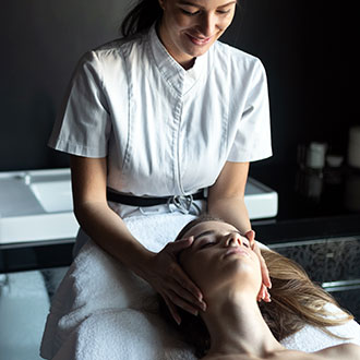 Curso de Desarrollo Profesional en Evaluación Estética y Aplicación de Tratamientos Hidrotermales