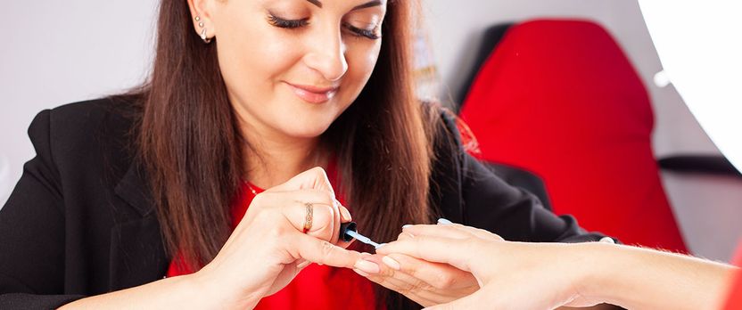 Curso de Desarrollo Profesional en Estética de Uñas Artificiales