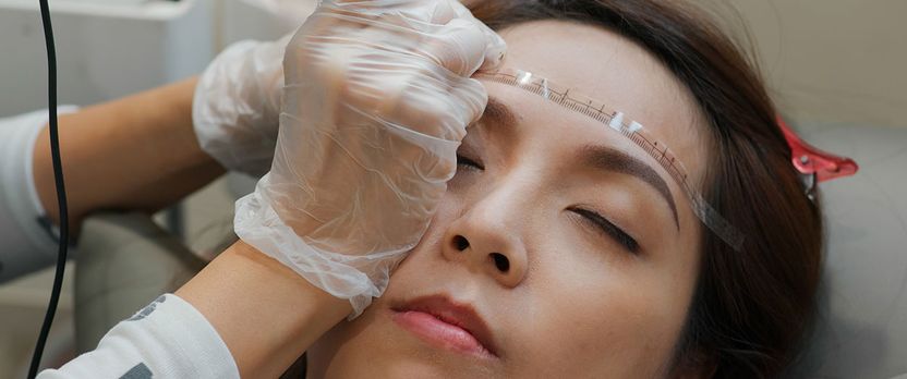 Experto en Técnicas Avanzadas de Microblading y Diseño de Cejas