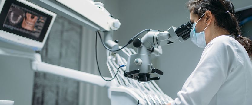 Curso Universitario de Especialización en Cirugía Oral e Implantología