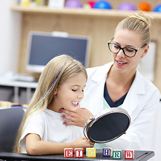 Experto Universitario en Rehabilitación Auditiva y Logopedia con Implantes Cocleares