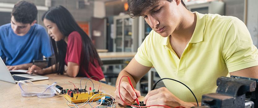 Curso Universitario de Especialización en Reparación y Mantenimiento de Circuitos Electrónicos Digitales