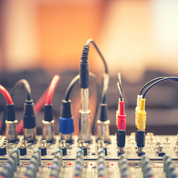Curso Universitario de Especialización en Reparación de Equipos de Reproducción y Señal de Audio