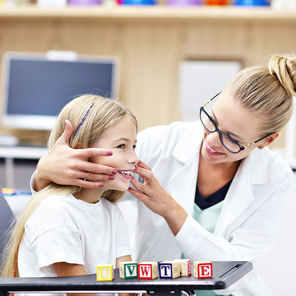 Curso Universitario de Especialización en Técnicas de Logopedia para Tratar la Disfonía en Niños