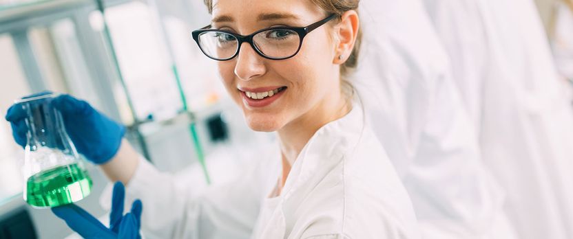 Curso Universitario de Especialización en Técnicas de Preparación de Reactivos y Muestras en Laboratorios Químicos