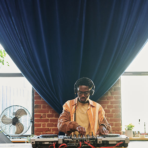 Curso Superior en Disc-Jockey