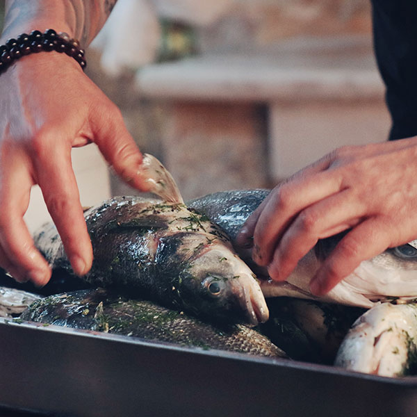Curso de Desarrollo Profesional en Preparación y Presentación Gourmet de Mariscos y Pescados