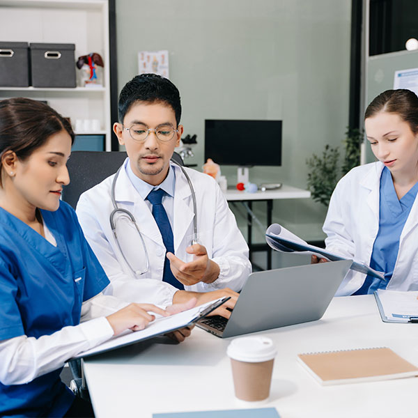 Especialista Universitario en Liderazgo y Gestión Innovadora en Sistemas de Salud para Enfermería