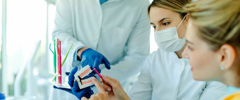 Curso Universitario de Especialización en Fundamentos y Cuidados en Enfermería Bucodental