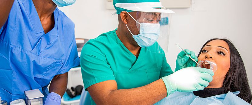 Curso de Desarrollo Profesional en Auxiliar de Odontología: Clínica, Anatomía, Urgencias y Atención al Paciente