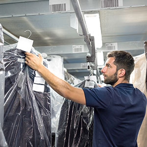 Curso en Planchado, Plegado y Empaquetado Profesional de Ropa