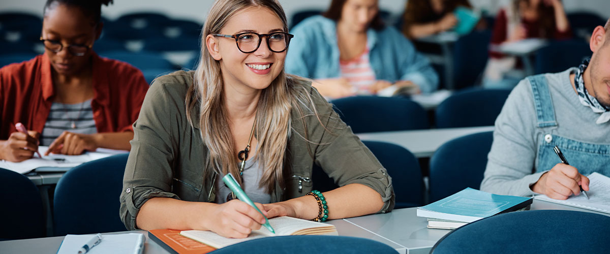 Opositor organizando sus méritos y certificados de cursos baremables obtenidos en Universal Formación.