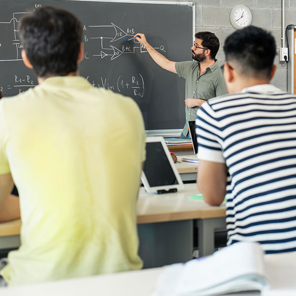 Imagen de Curso Universitario de Especialización en Electrónica y Microelectrónica para Sistemas Informáticos