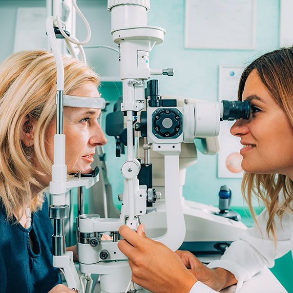 Imagen de Curso Universitario de Especialización en Lentes de Contacto y Aplicaciones de la Colorimetría