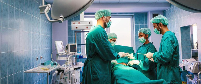 Máster de Formación Permanente en Innovación en Quirófano y Reanimación: Técnicas Avanzadas para Profesionales de la Salud