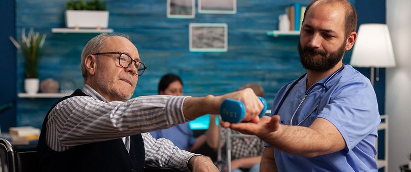 Curso Universitario de Especialización en Rehabilitación Integral en la Tercera Edad: Estrategias y Cuidados